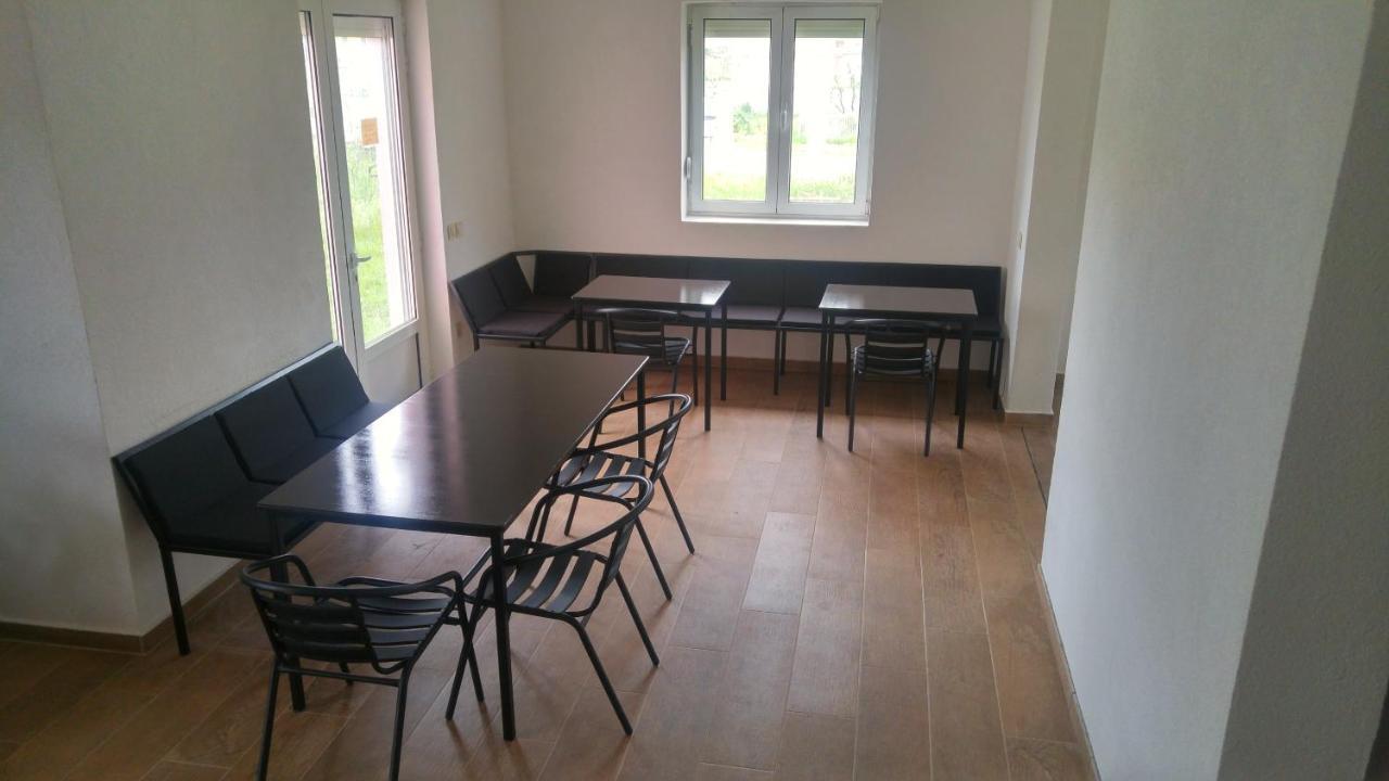 Hostel Hangout Bar Dış mekan fotoğraf